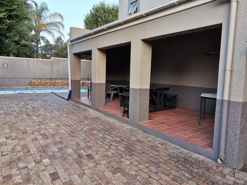 To Let 1 Bedroom Property for Rent in Uitzicht Western Cape